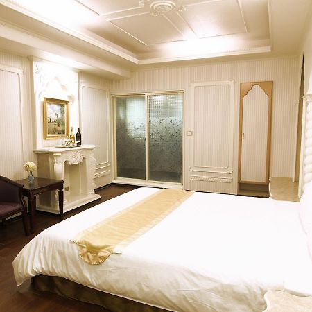 Yi Pin Yuan Hotel Тайнан Екстериор снимка