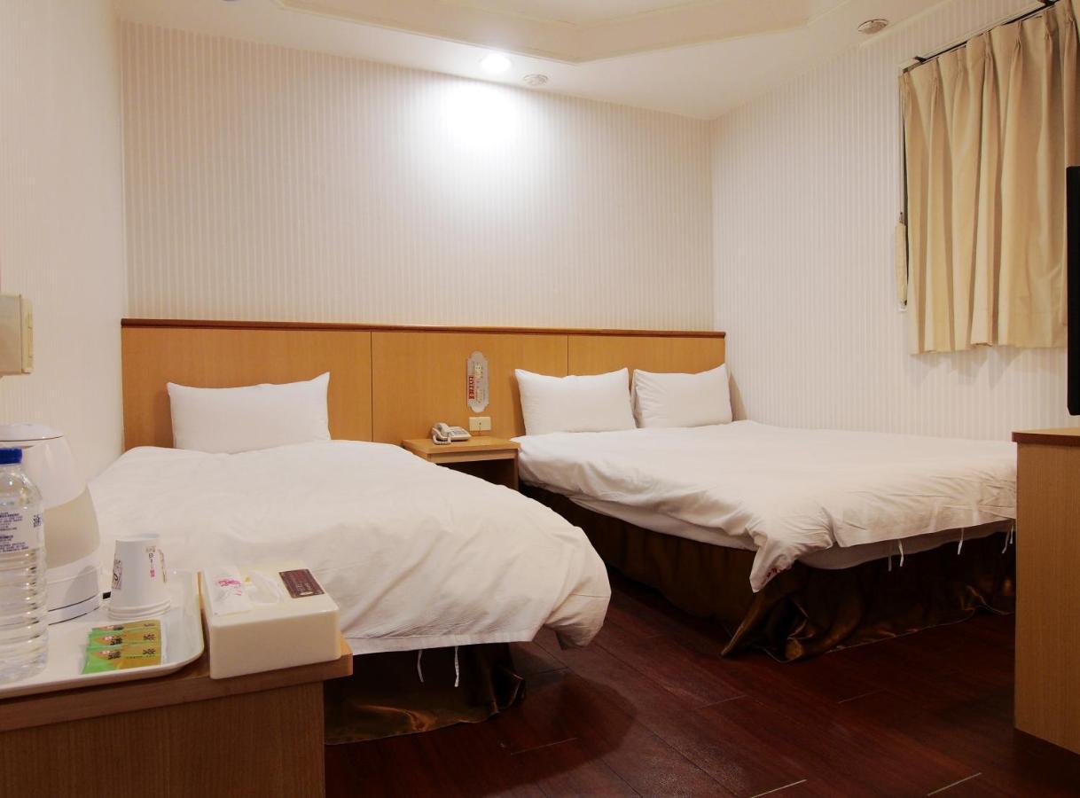 Yi Pin Yuan Hotel Тайнан Екстериор снимка