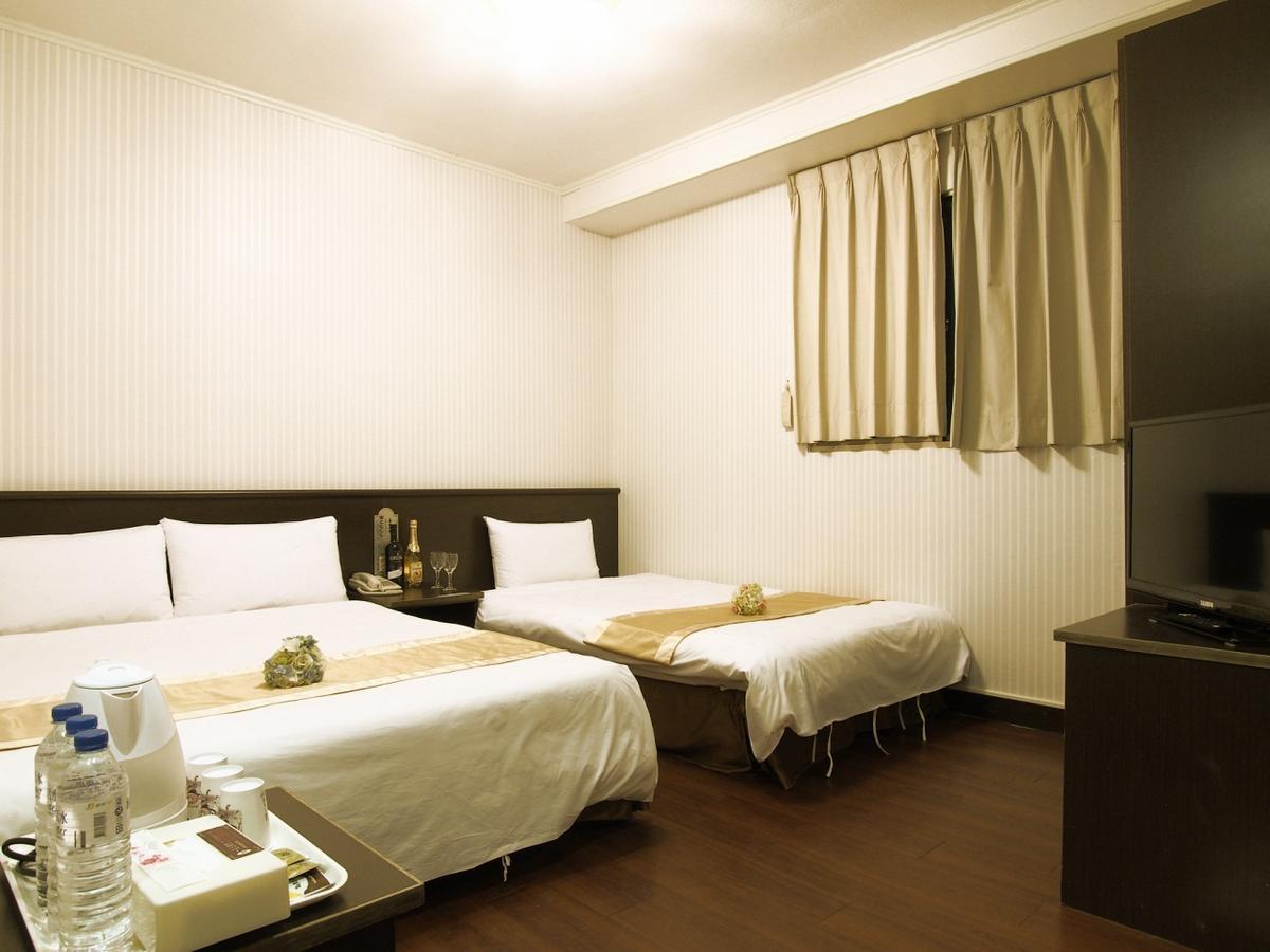 Yi Pin Yuan Hotel Тайнан Екстериор снимка