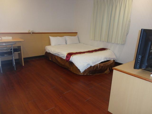 Yi Pin Yuan Hotel Тайнан Екстериор снимка