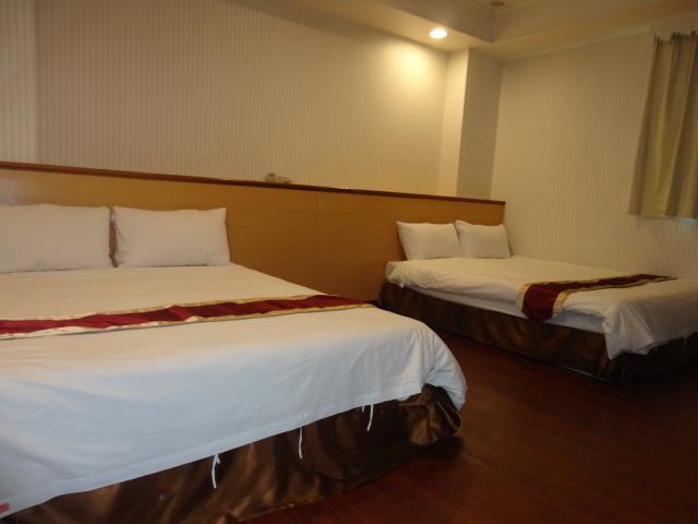 Yi Pin Yuan Hotel Тайнан Екстериор снимка
