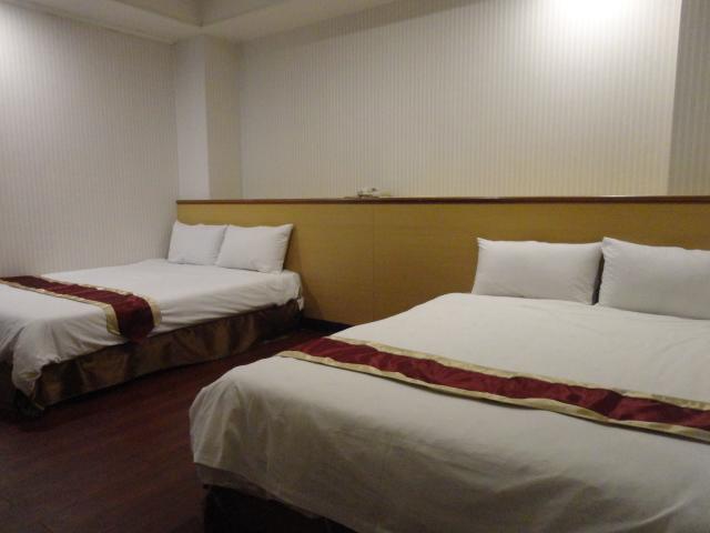 Yi Pin Yuan Hotel Тайнан Екстериор снимка