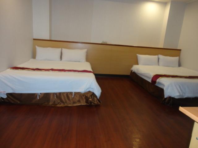 Yi Pin Yuan Hotel Тайнан Екстериор снимка