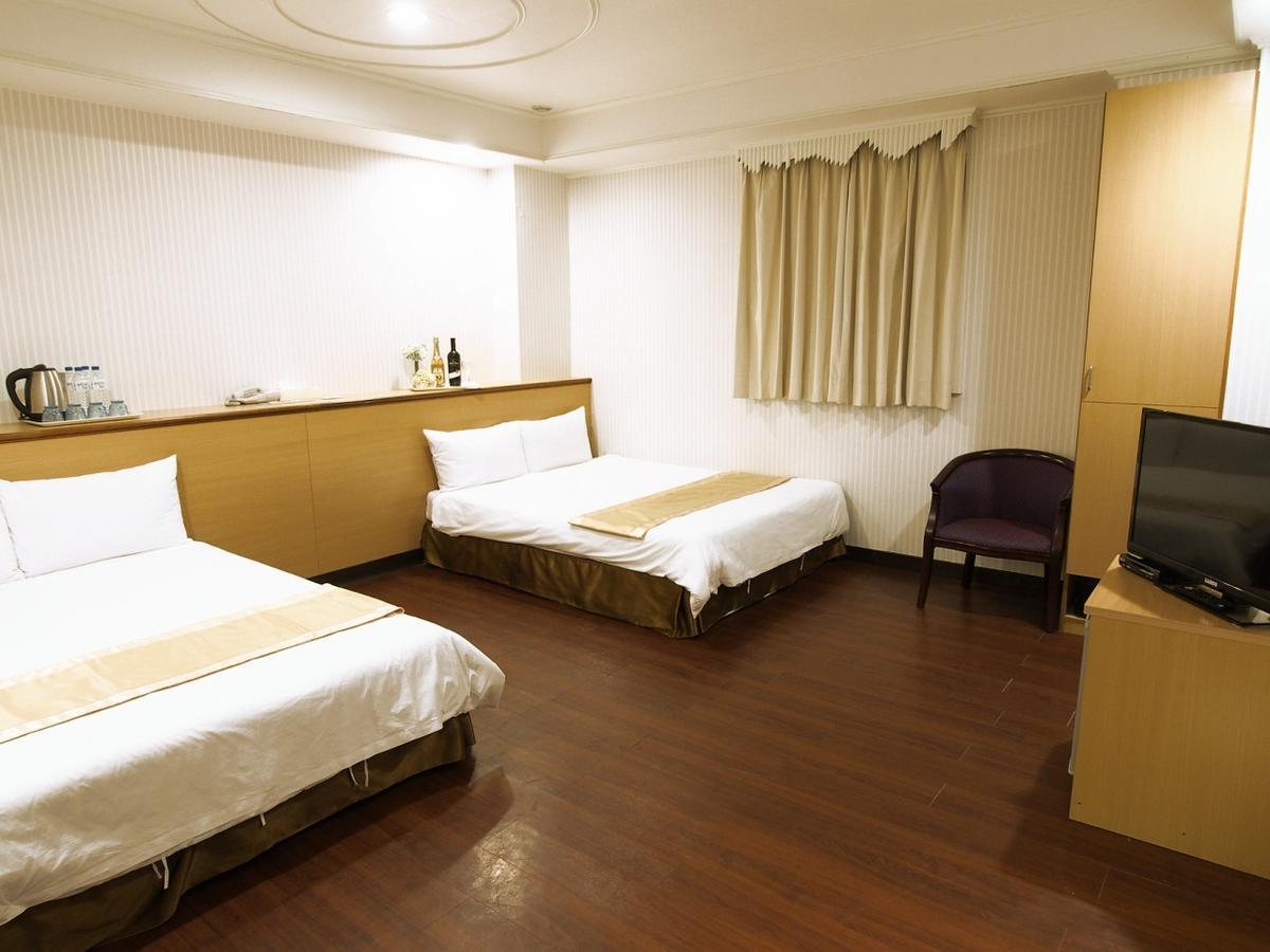 Yi Pin Yuan Hotel Тайнан Екстериор снимка