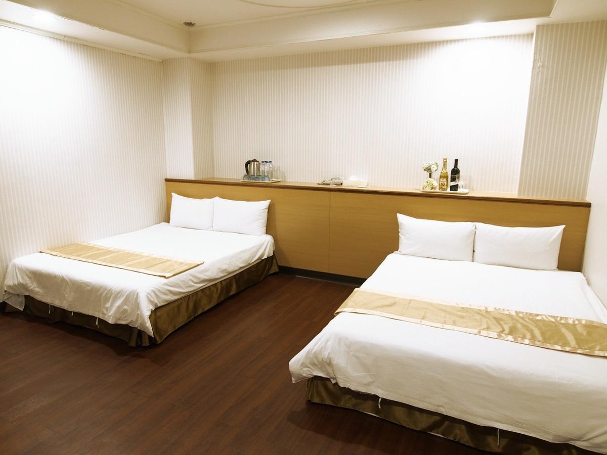 Yi Pin Yuan Hotel Тайнан Екстериор снимка