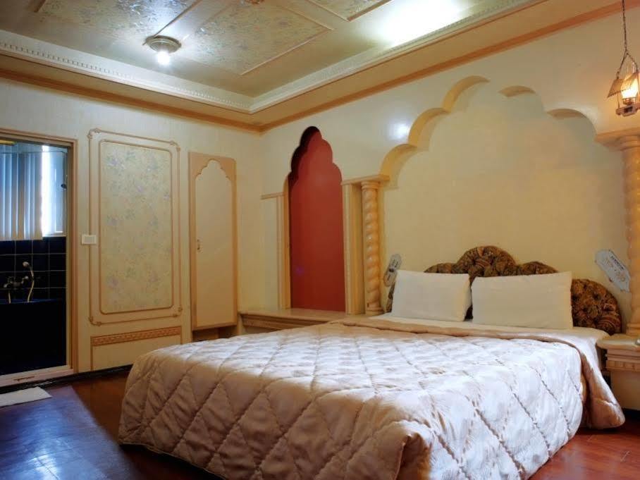 Yi Pin Yuan Hotel Тайнан Екстериор снимка