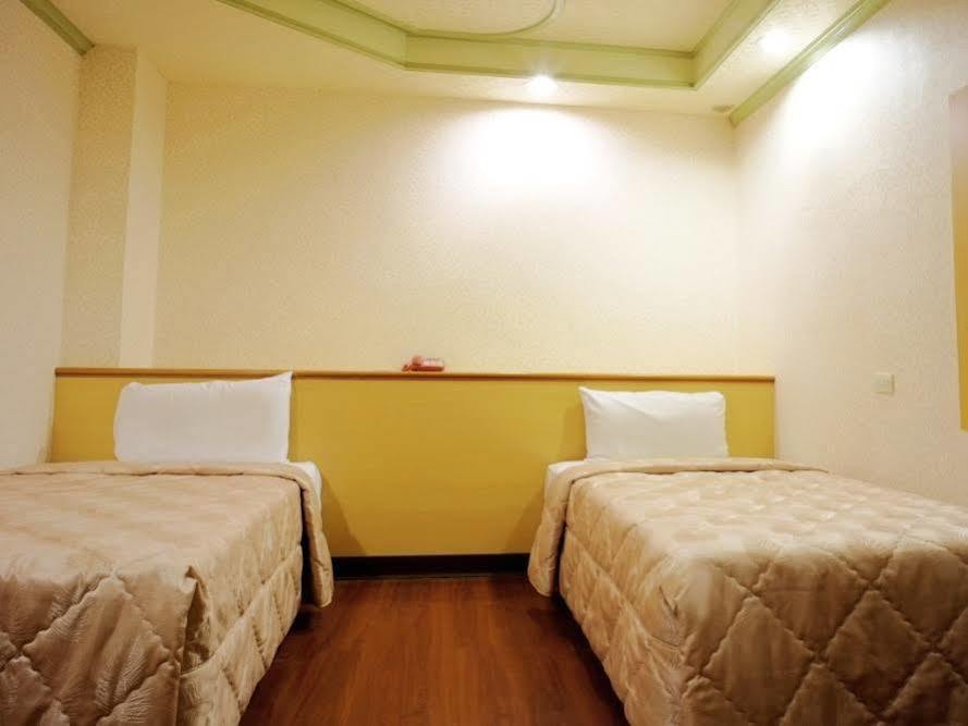 Yi Pin Yuan Hotel Тайнан Екстериор снимка