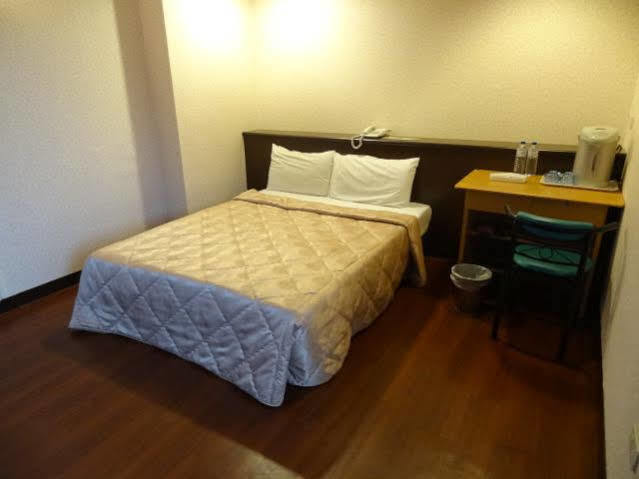 Yi Pin Yuan Hotel Тайнан Екстериор снимка
