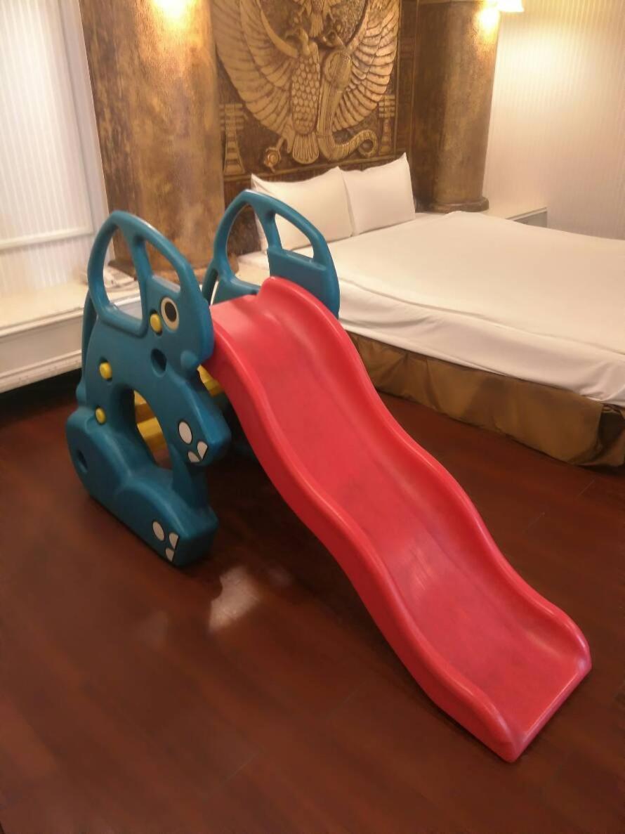 Yi Pin Yuan Hotel Тайнан Екстериор снимка