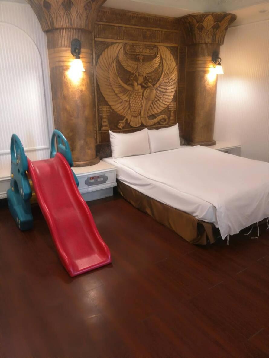 Yi Pin Yuan Hotel Тайнан Екстериор снимка